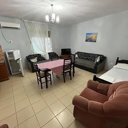 Apartment Rezidenca Hasanaj 33 *
